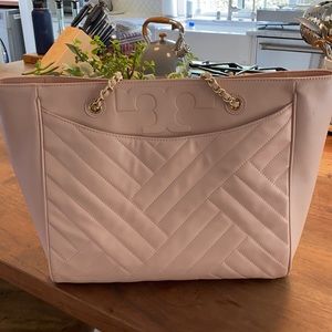 Brand NEW Tory Burch Oversized Bag with Gold Chain